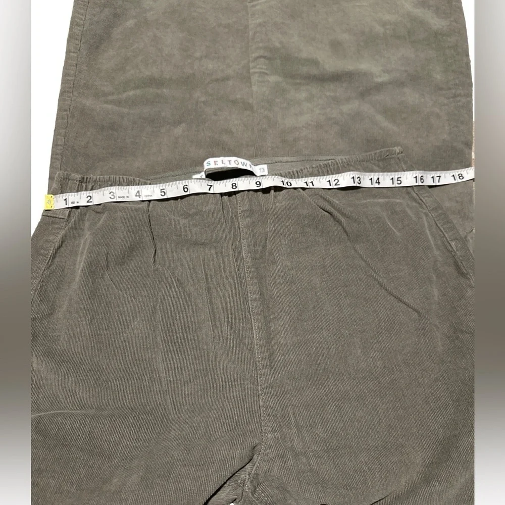 Corduroy bellbottoms - Picture 7 of 7